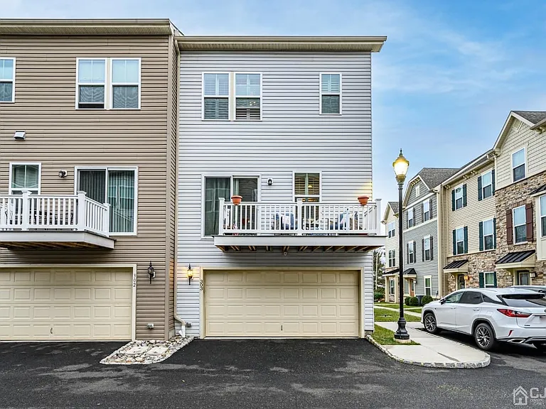 303 Bayside Ct — Photo 10