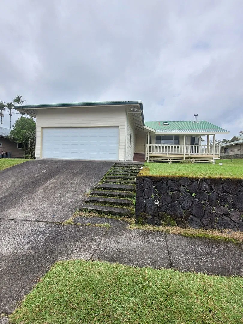 3bd 2ba Home In Hilo's Waiakea Heights — Photo 1