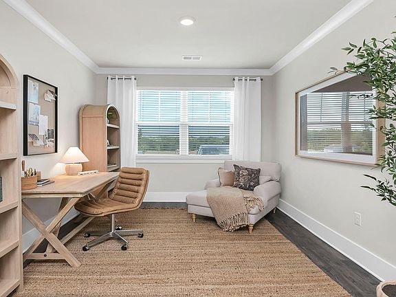 3rd image of 400 Leathertree Ln