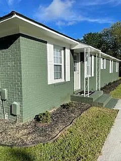 3 bed, 2.5 bath, 1639 sqft, $4,050 — Photo 2