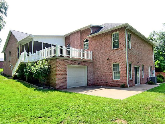 3rd image of 201 Cody Ln