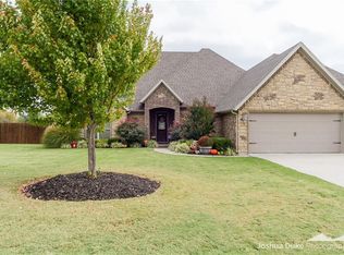 450 S Wildcrest Dr, Farmington, AR 72730