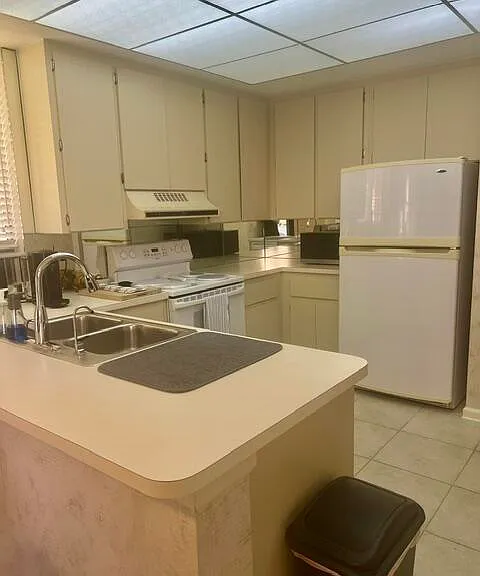 225 Old Meadow Way — Photo 8