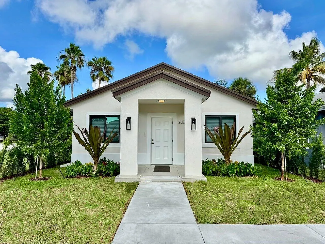 3 bed, 2.0 bath, 1147 sqft, $2,750 — Photo 1