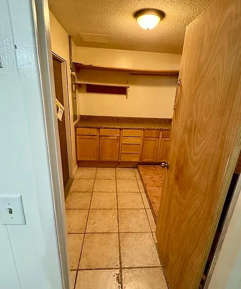 560 Coppitt Dr E — Photo 3