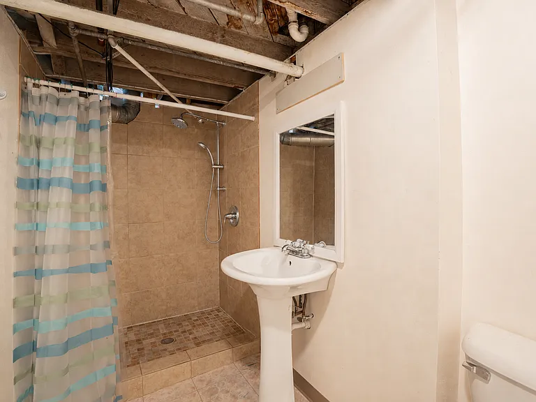 523 E Henry Clay St — Photo 18