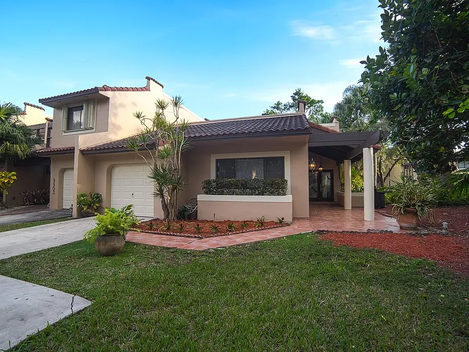 9901 Costa Del Sol Blvd