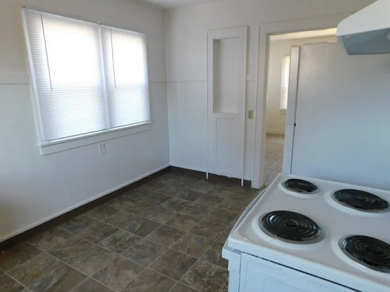 1385 18th St NE — Photo 5