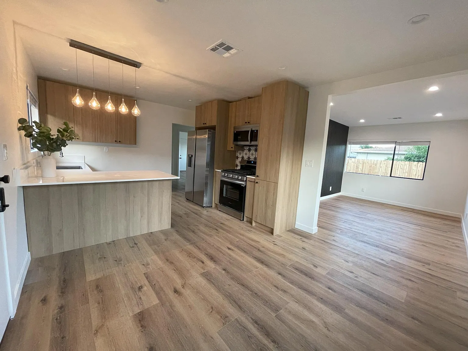 2 bed, 1068 sqft, $3,895 — Photo 3
