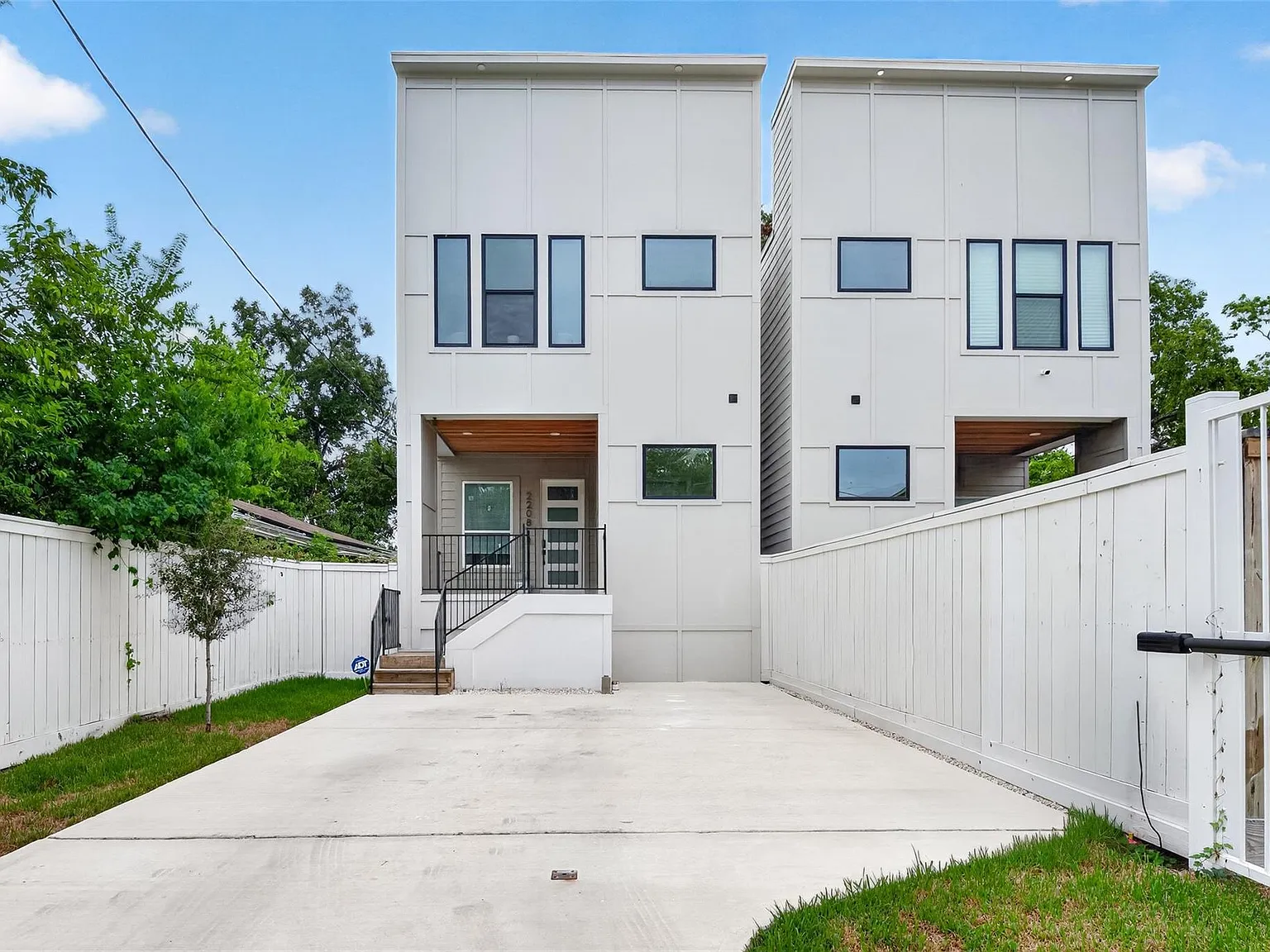 3 bed, 2.5 bath, 1560 sqft, $3,100 — Photo 1