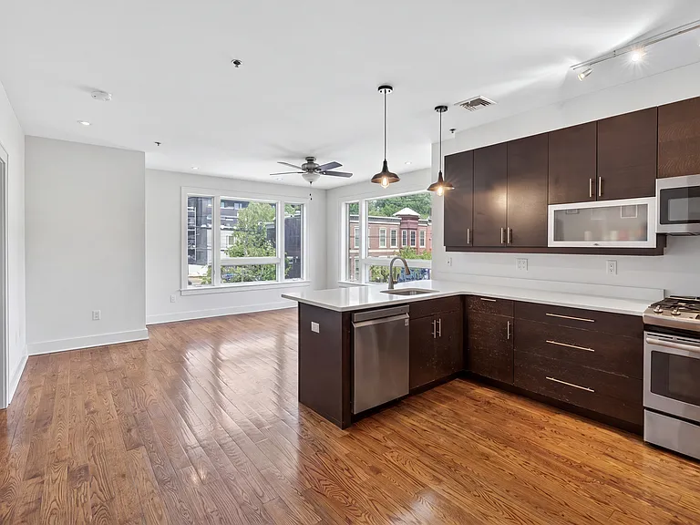 635 6th St #4B — Photo 1