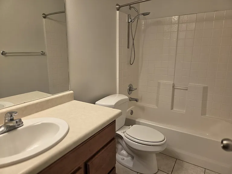 212 W Lyman Ln — Photo 29