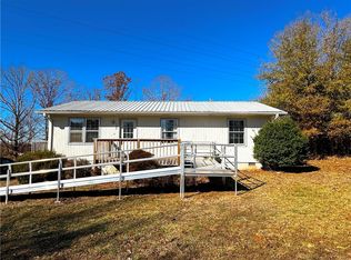 100 Oak Ridge Cir, Seneca, SC 29678