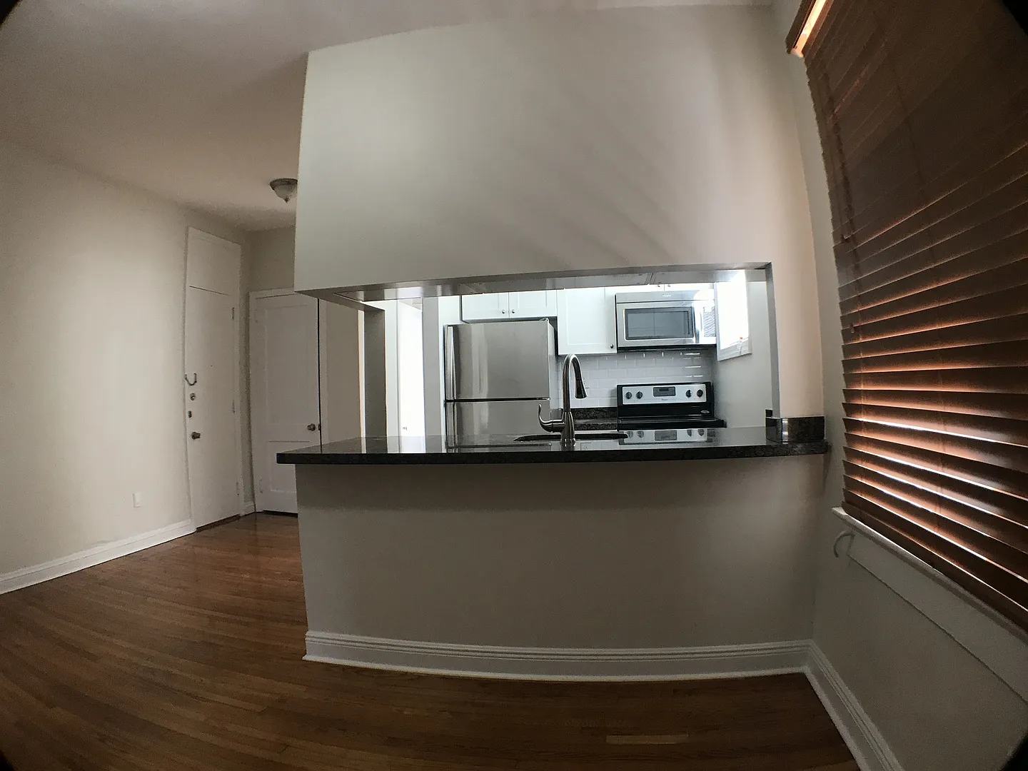 Recently renovated apartment in Downtown Coral Gables — Photo 3