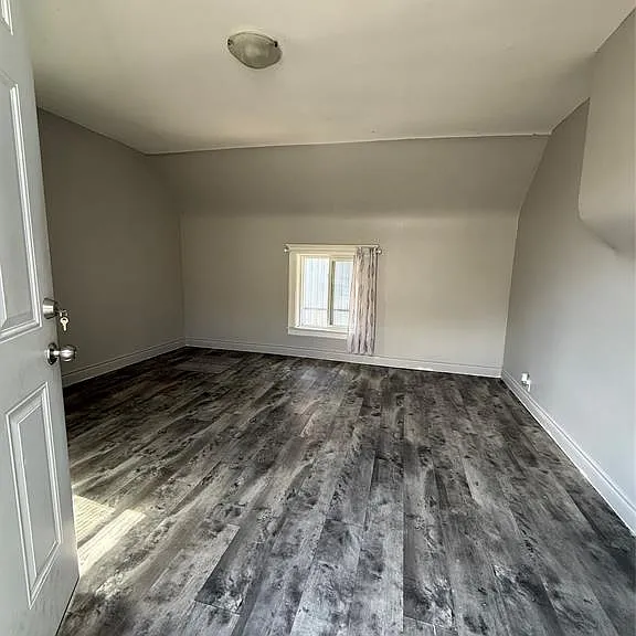 669 Marentette Ave #UPPER — Photo 12