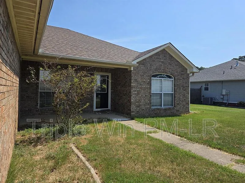 3 bed, 2.0 bath, 1698 sqft, $1,900 — Photo 3