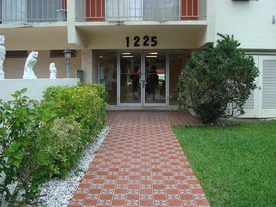1st image of 1225 NE 124th St APT 45A