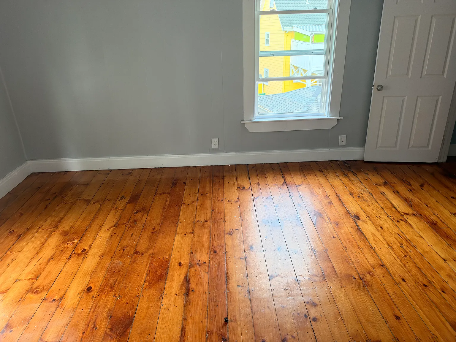 3 bed, $3,000 — Photo 2