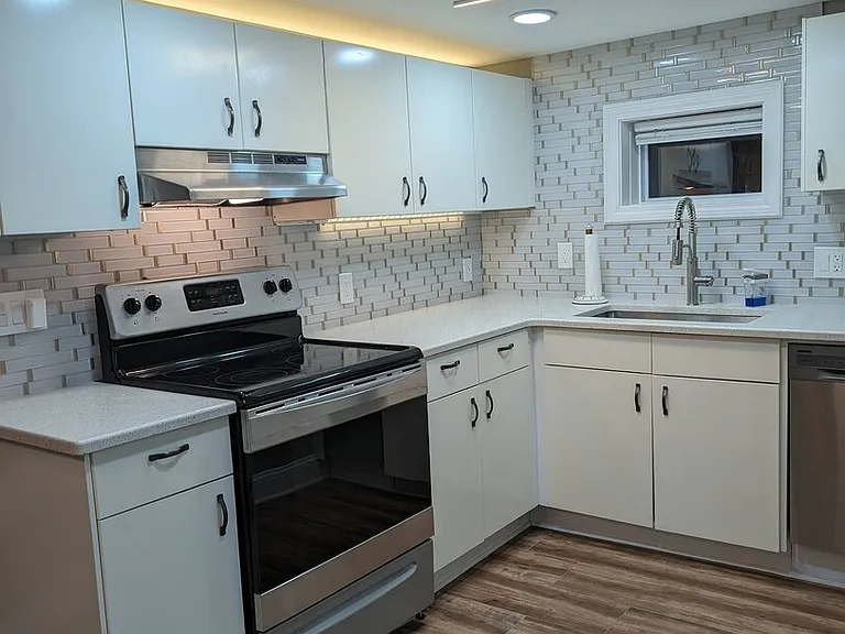 Colony Dr — Photo 33