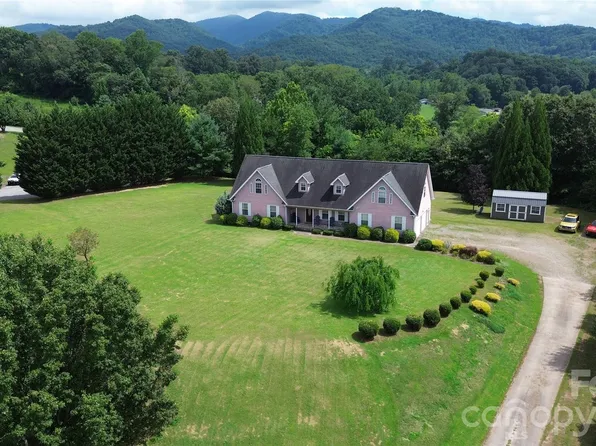 130 Crestview St, Canton, NC 28716