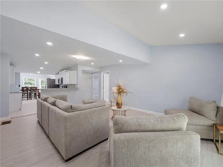 192 Hoke St — Photo 6