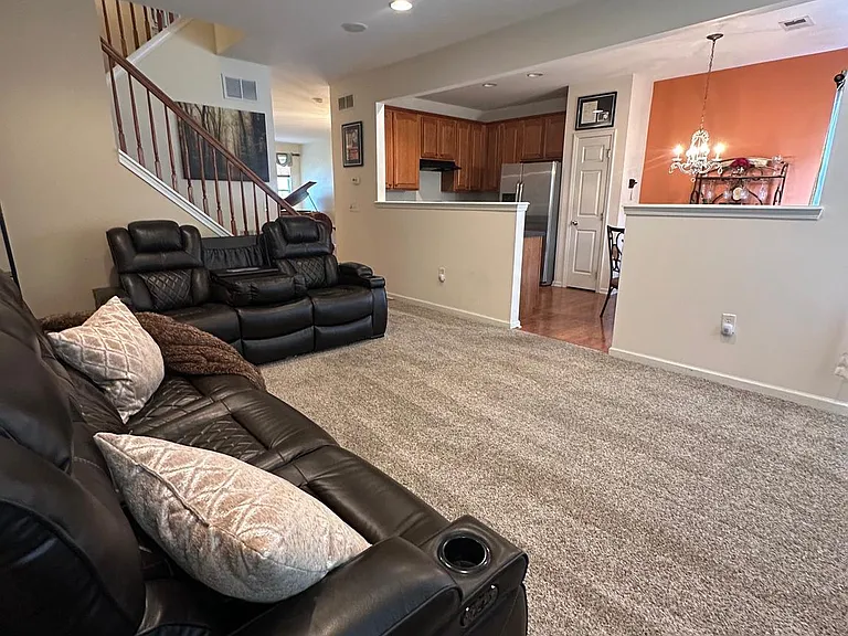 110 Sansom Ln — Photo 5
