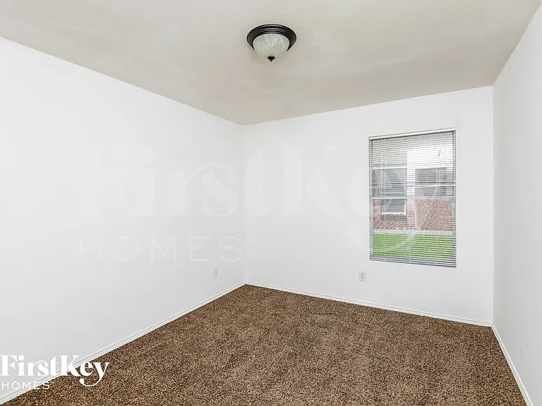 1317 Castle Ridge Rd — Photo 13