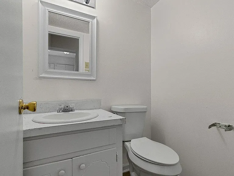 2605 W 58th St #8 — Photo 4