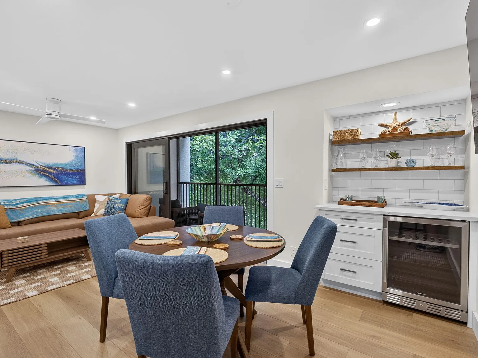 1 bed, 1.5 bath, 860 sqft, $5,500 — Photo 3