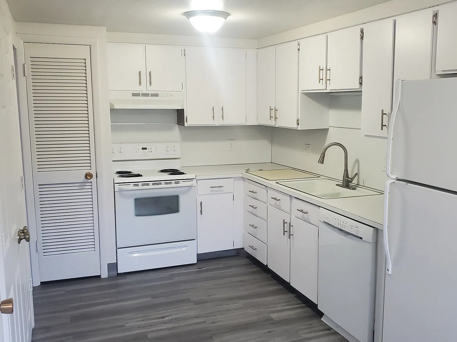 Updated Bountiful 4-Plex — Photo 2