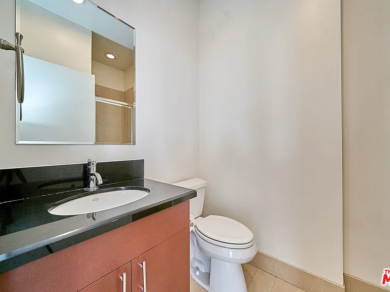 3810 Wilshire Blvd #Penthouse 7 — Photo 25