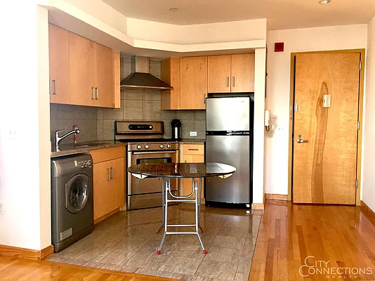 Rented by City Connections Realty | media 9