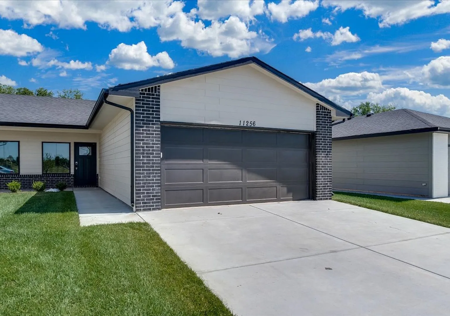 Rate Drop | Save $100 Per Month! Lease And Move In By September 1, 2026, And Receive $100 Off You... — Photo 2