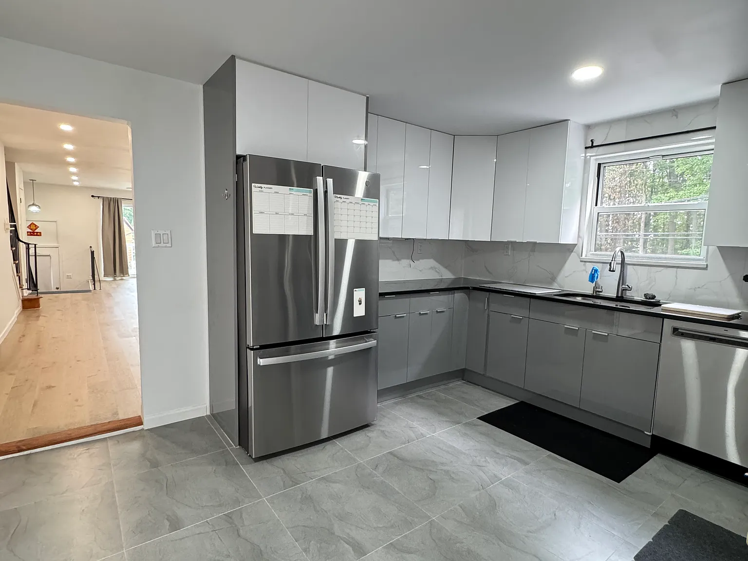 3 bed, 2.5 bath, 2000 sqft, $3,200 — Photo 3