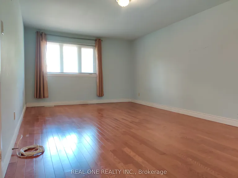 72 Liebeck Cres — Photo 10