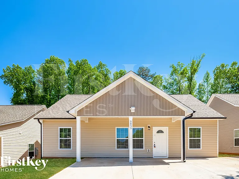 5055 Tuckaseegee Rd — Photo 1