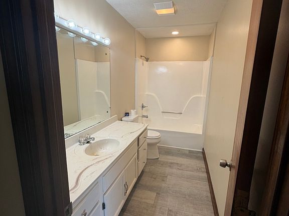 5th image of 2698 Forest Heights Cir