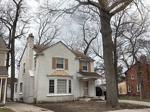 3rd image of 18693 Pinehurst St