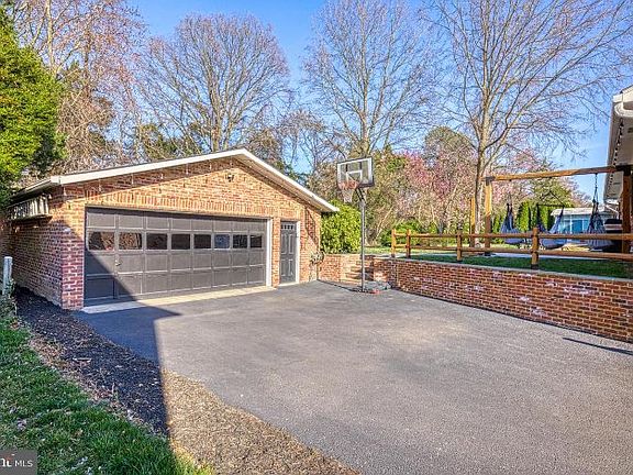 3rd image of 8309 W Boulevard Dr