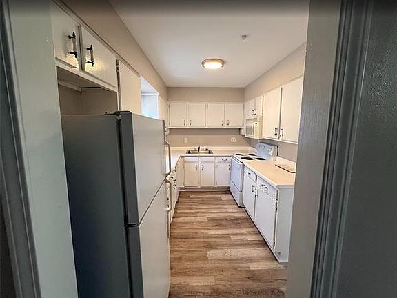 4th image of 2509 Houma Blvd APT 301