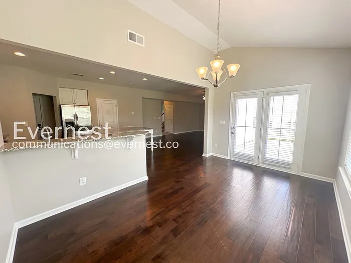 206 Welcombe St — Photo 8