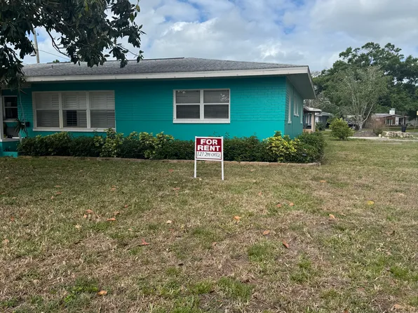 1790 Russell Dr N, Saint Petersburg, FL 33710