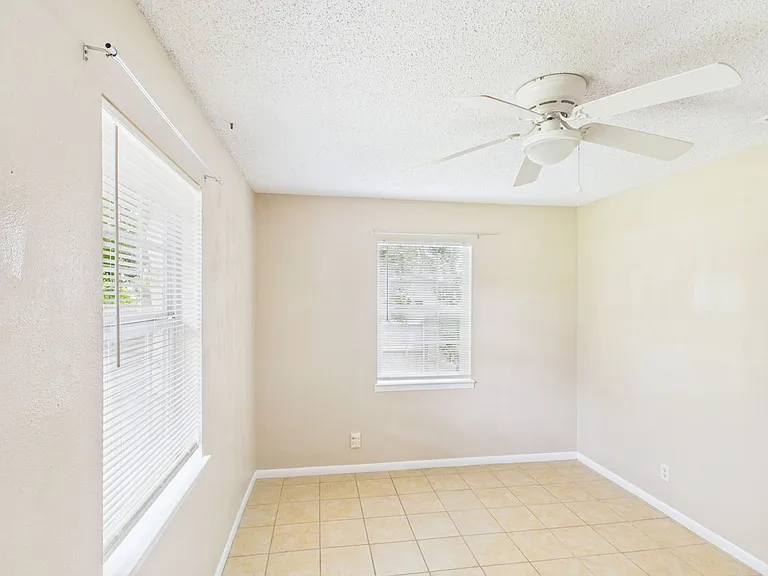 328 Glenmoor Dr — Photo 22