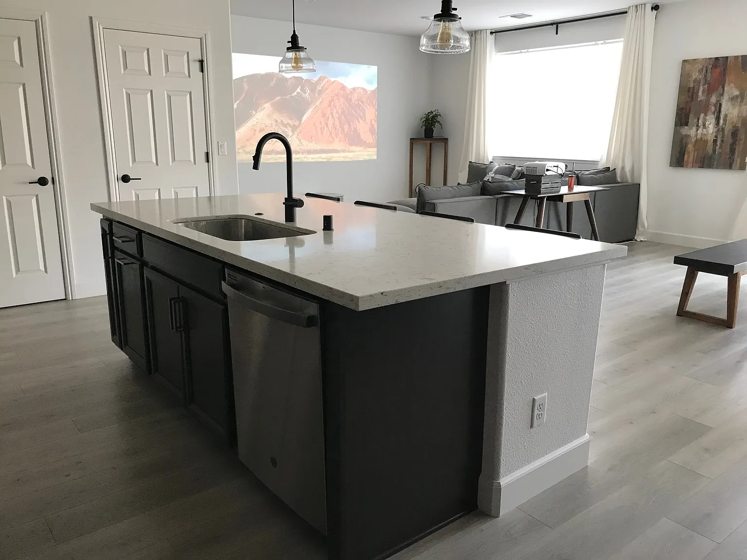 3 bed, 2119 sqft, $1,200 — Photo 2