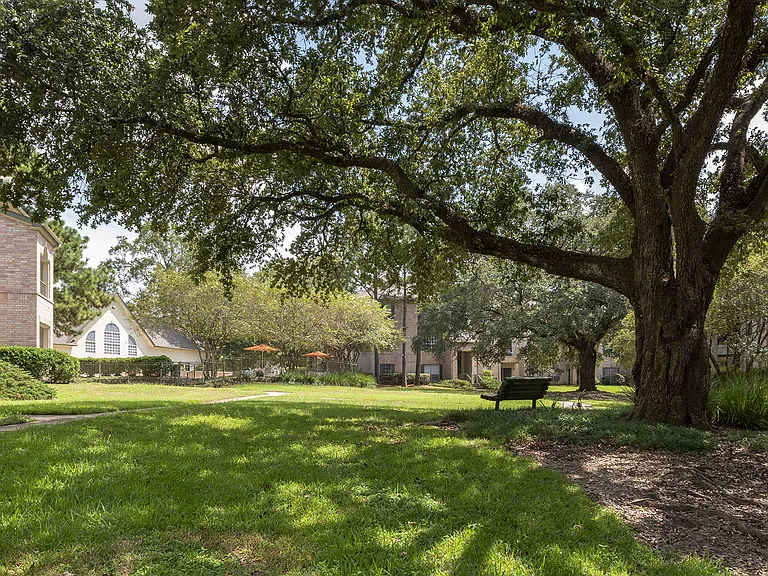 Mansions in the Park — Photo 13