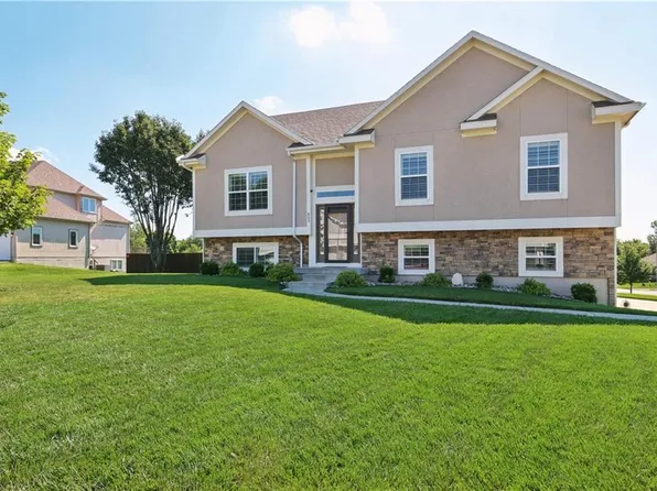 805 Cedar Ridge Dr, Raymore, MO 64083