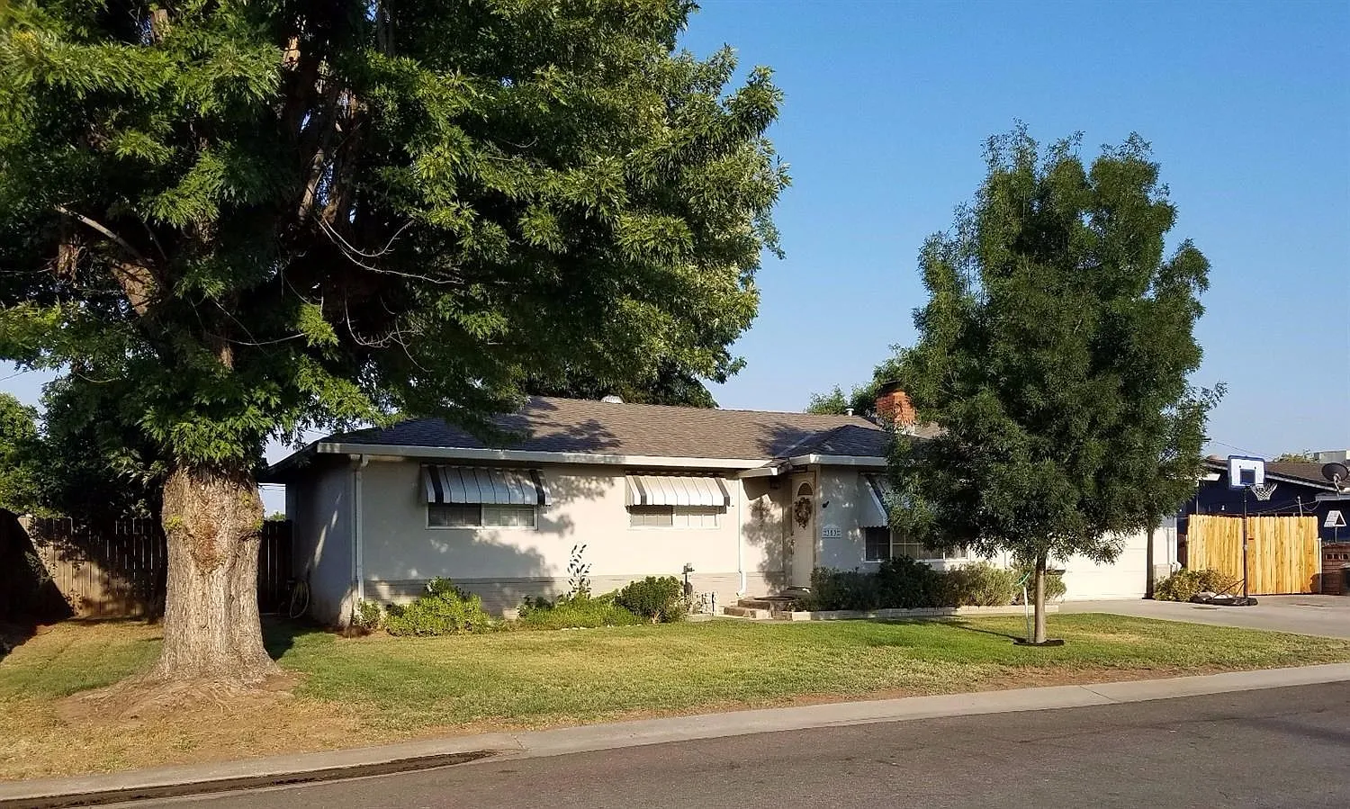 353 Neil Dr photo 1