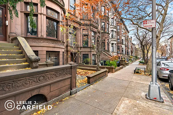 Sold by Leslie J. Garfield | media 25