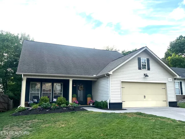 1956 Mahogany Wood Trl, Knoxville, TN 37920