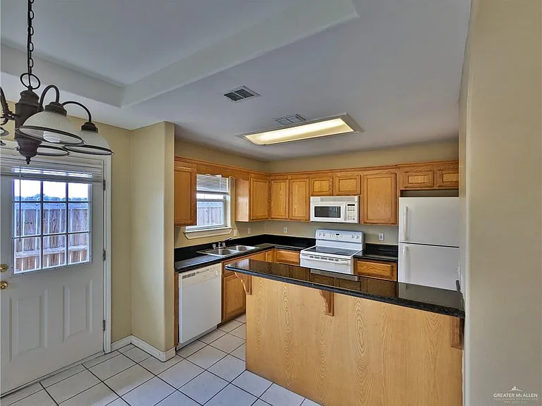 3900 Park Place Ave #2 — Photo 4